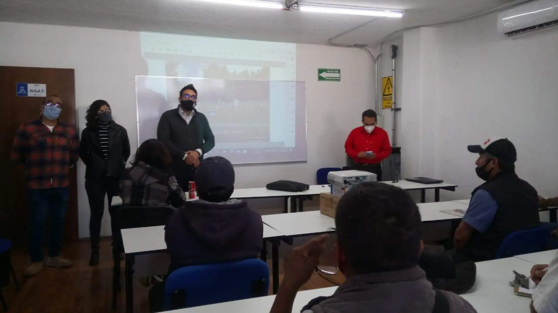 Apicultores de San Juan del R_o participaron en foro sobre los componentes y acciones en